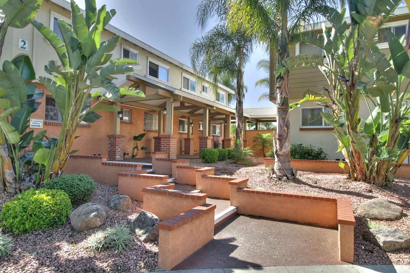 Ranchero Plaza Apartments photo 2